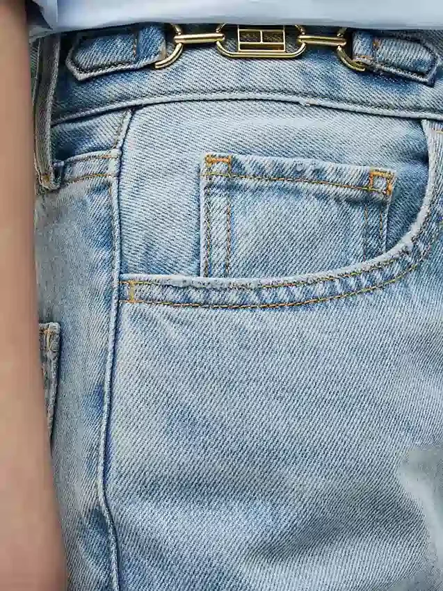 High-Rise Tapered Jean High-Rise Tapered Jean