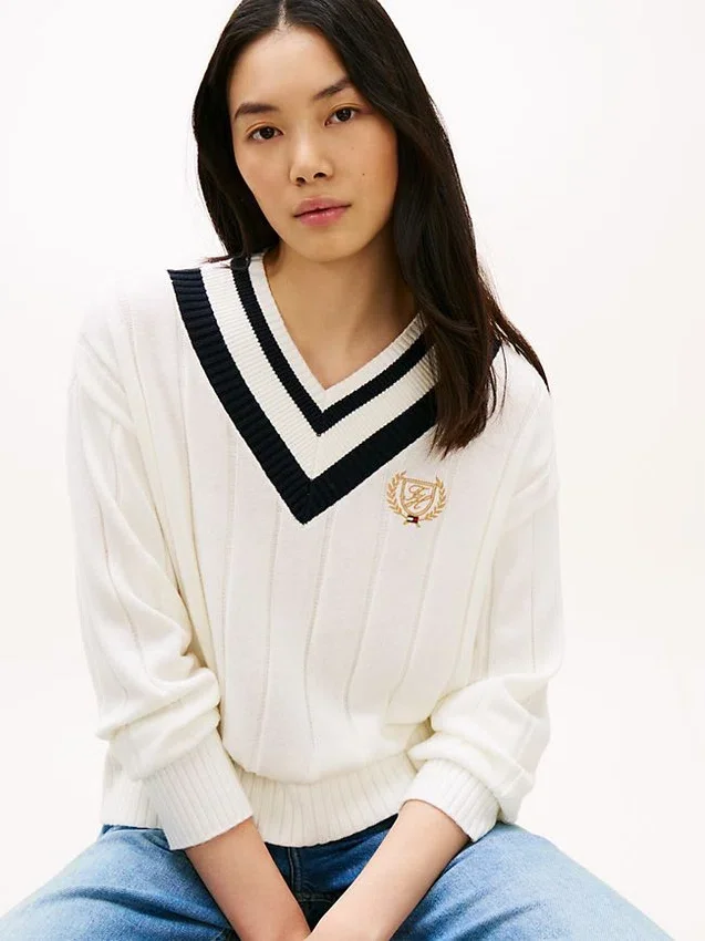 Laurel Leaf Logo Cricket Sweater Laurel Leaf Logo Cricket Sweater