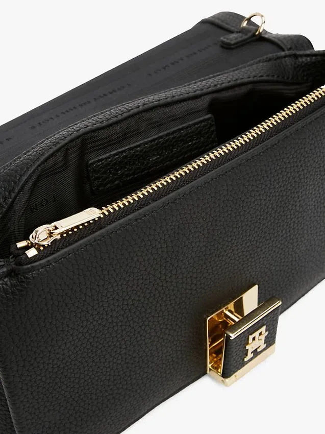 Monogram Clasp Chain Strap Crossbody Bag Monogram Clasp Chain Strap Crossbody Bag