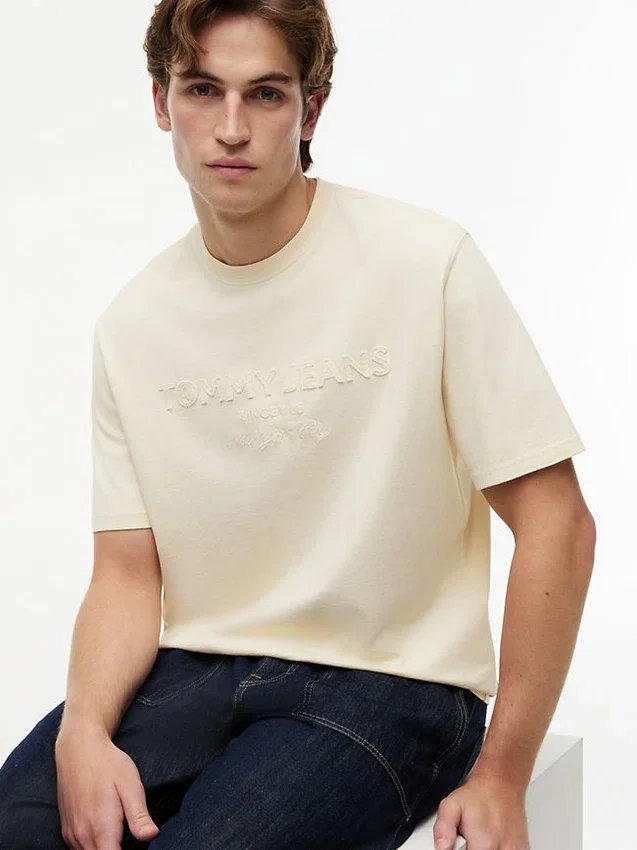 Tommy Jeans Distressed Logo T-Shirt Tommy Jeans Distressed Logo T-Shirt