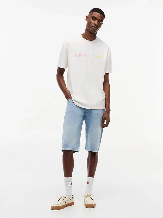 Tommy Jeans Gradient Logo T-Shirt Tommy Jeans Gradient Logo T-Shirt
