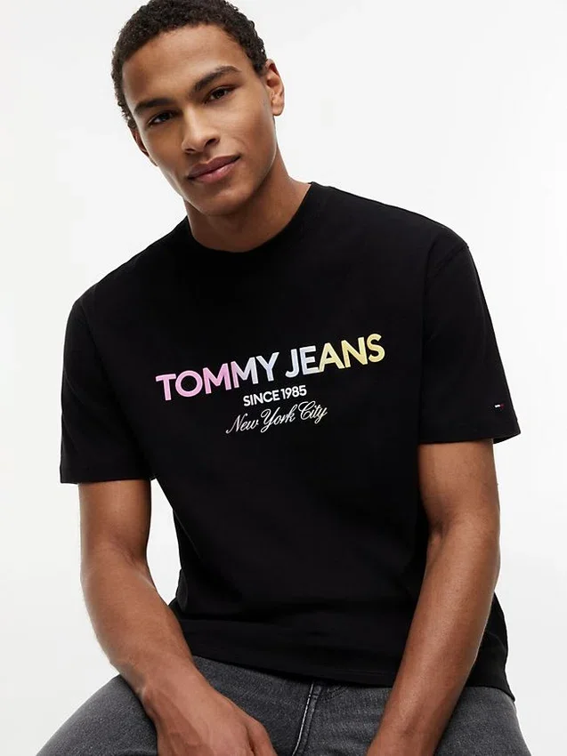 Tommy Jeans Gradient Logo T-Shirt Tommy Jeans Gradient Logo T-Shirt