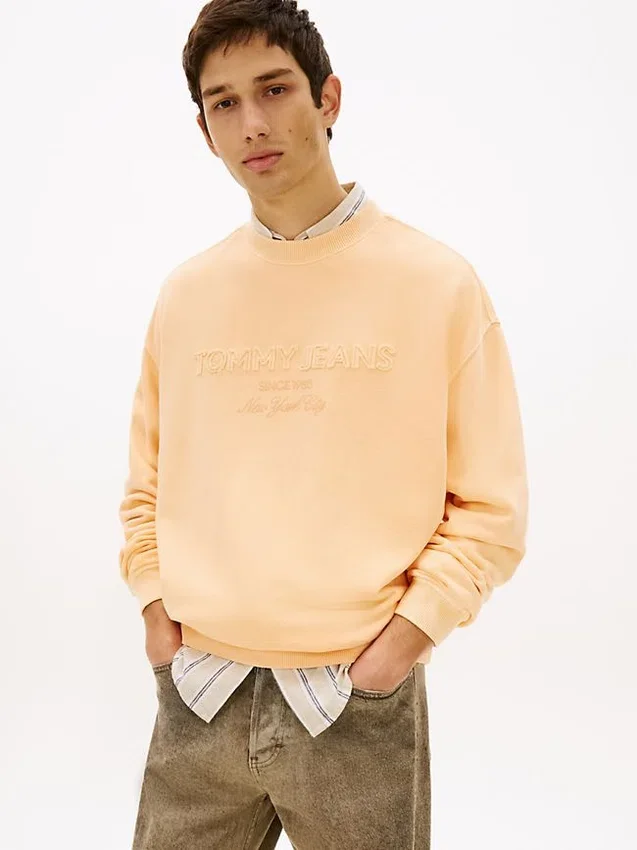 Tommy Jeans Logo Garment-Dyed Sweatshirt Tommy Jeans Logo Garment-Dyed Sweatshirt