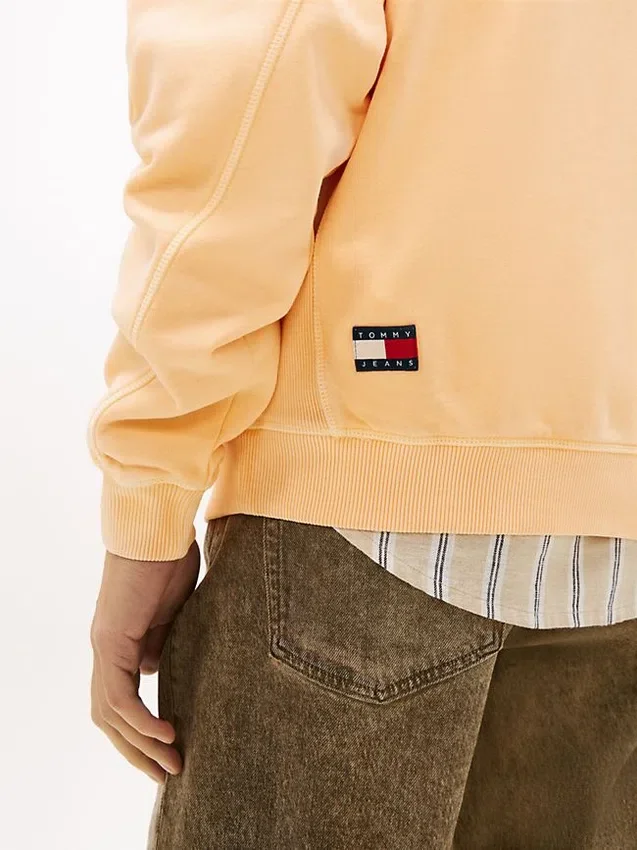 Tommy Jeans Logo Garment-Dyed Sweatshirt Tommy Jeans Logo Garment-Dyed Sweatshirt