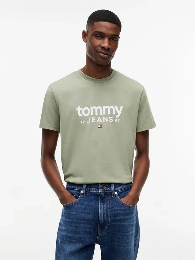 Tommy Jeans Logo Slim Fit T-Shirt Tommy Jeans Logo Slim Fit T-Shirt