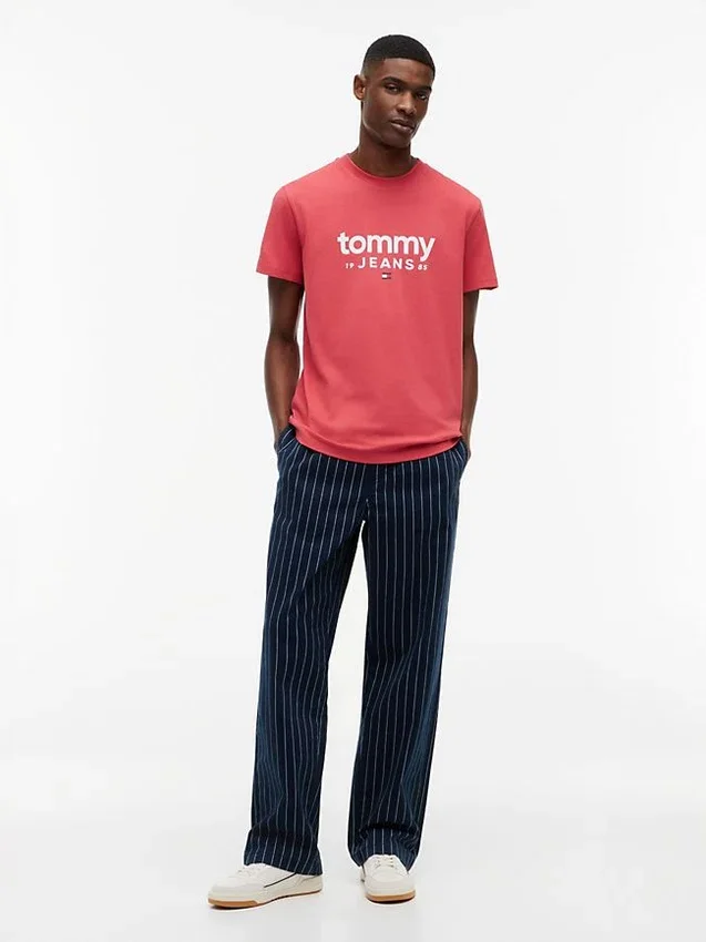 Tommy Jeans Logo Slim Fit T-Shirt Tommy Jeans Logo Slim Fit T-Shirt