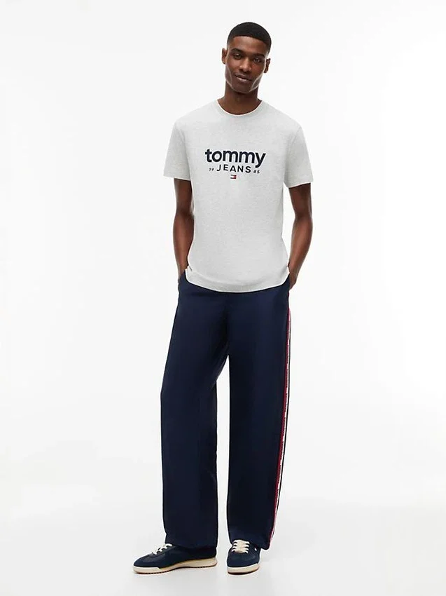 Tommy Jeans Logo Slim Fit T-Shirt Tommy Jeans Logo Slim Fit T-Shirt