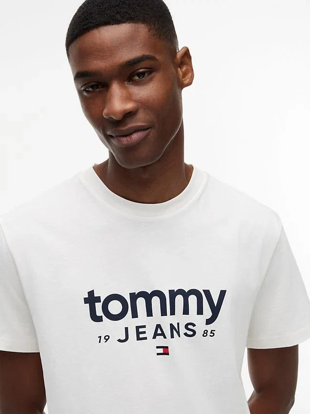 Tommy Jeans Logo Slim Fit T-Shirt Tommy Jeans Logo Slim Fit T-Shirt