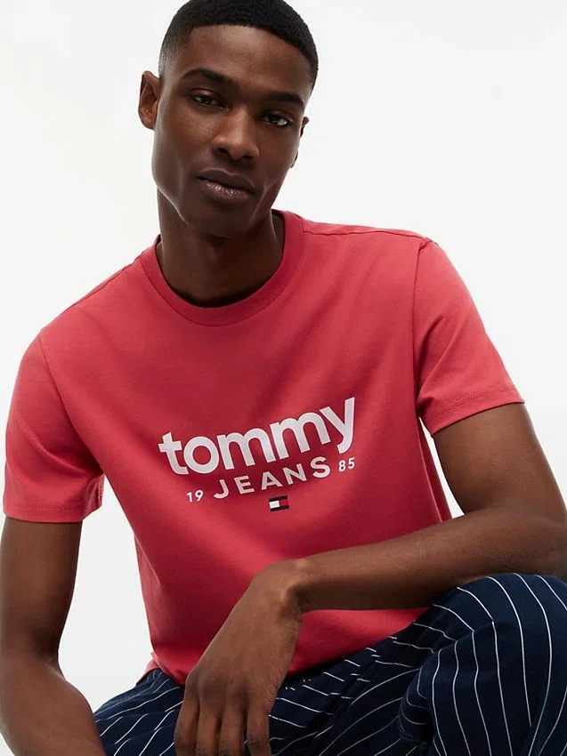 Tommy Jeans Logo Slim Fit T-Shirt Tommy Jeans Logo Slim Fit T-Shirt