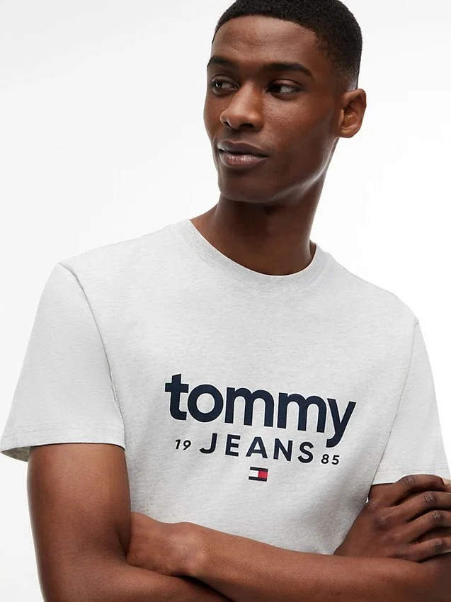 Tommy Jeans Logo Slim Fit T-Shirt Tommy Jeans Logo Slim Fit T-Shirt