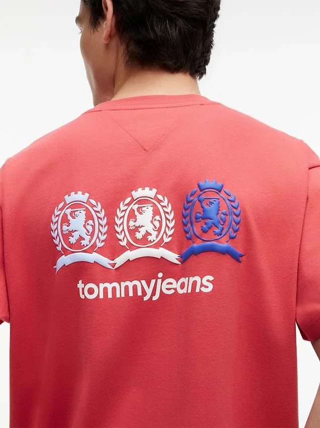 Tommy Jeans Multi-Crest Logo T-Shirt Tommy Jeans Multi-Crest Logo T-Shirt
