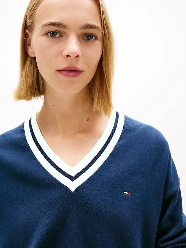 Tommy Jeans Relaxed Fit V-Neck Sweater Tommy Jeans Relaxed Fit V-Neck Sweater