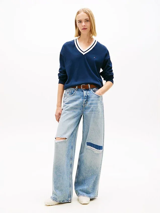Tommy Jeans Relaxed Fit V-Neck Sweater Tommy Jeans Relaxed Fit V-Neck Sweater