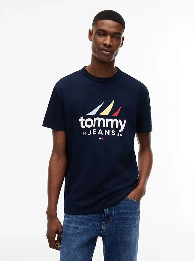 Tommy Jeans Sailing Logo T-Shirt Tommy Jeans Sailing Logo T-Shirt