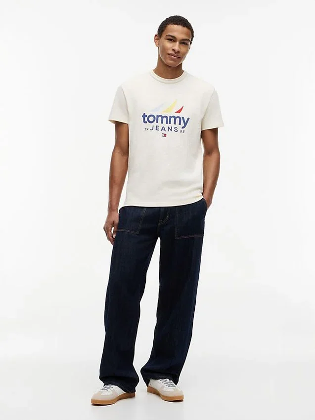 Tommy Jeans Sailing Logo T-Shirt Tommy Jeans Sailing Logo T-Shirt
