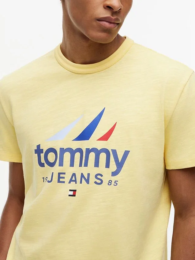 Tommy Jeans Sailing Logo T-Shirt Tommy Jeans Sailing Logo T-Shirt