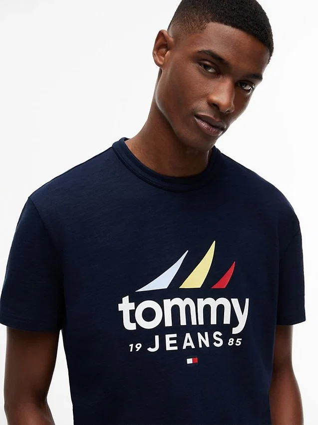 Tommy Jeans Sailing Logo T-Shirt Tommy Jeans Sailing Logo T-Shirt